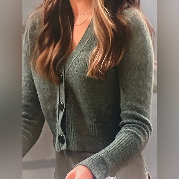 Women's Boho  Cropped Pocket  Button up Cardigan Sweater - Picture 4 of 12